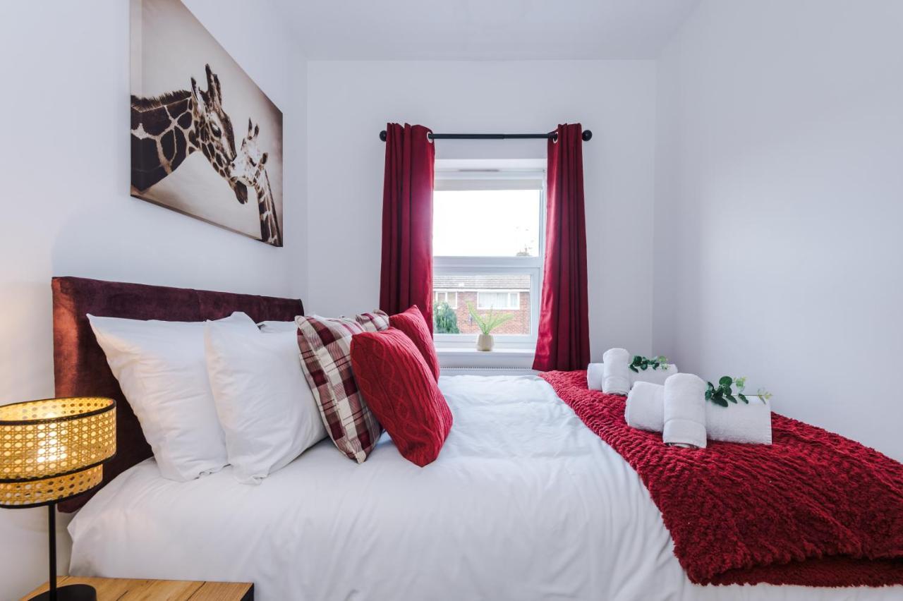 Pristine Chester House: 2-Bed Family Haven by 53 Degrees Property Hough Green Exterior photo